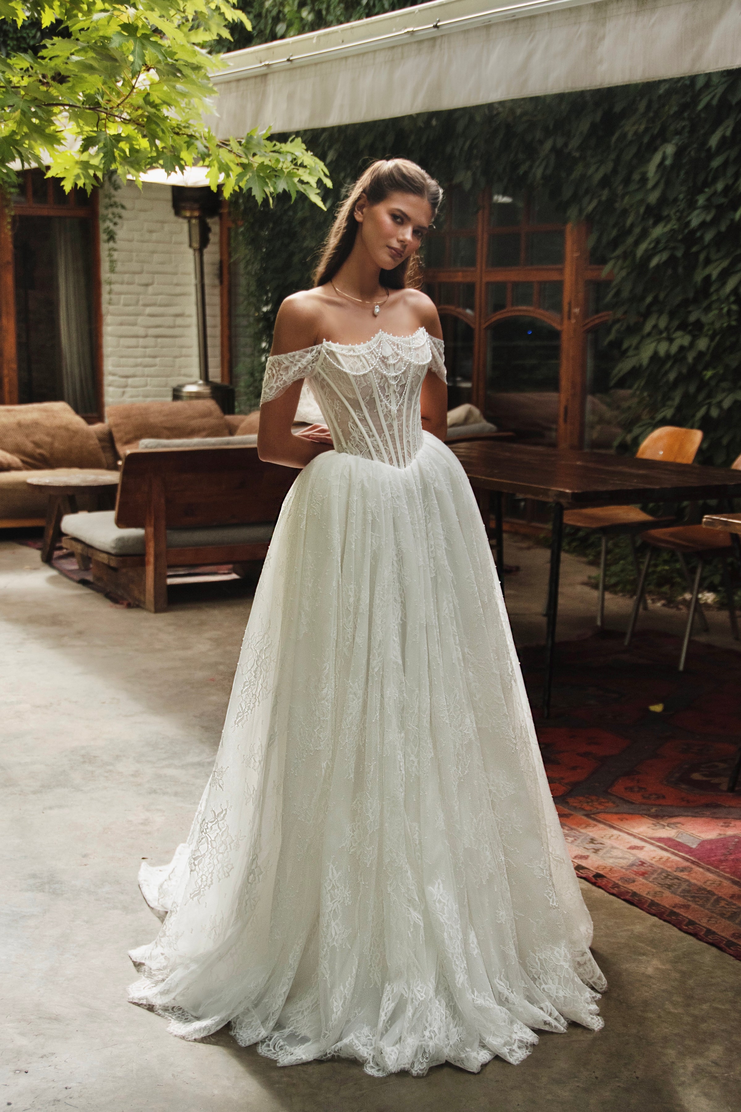 Dauthel - Basquewaist Corset Bodice Chantilly Laces Bridal Ball Gown | Full  Moon Bridal Couture